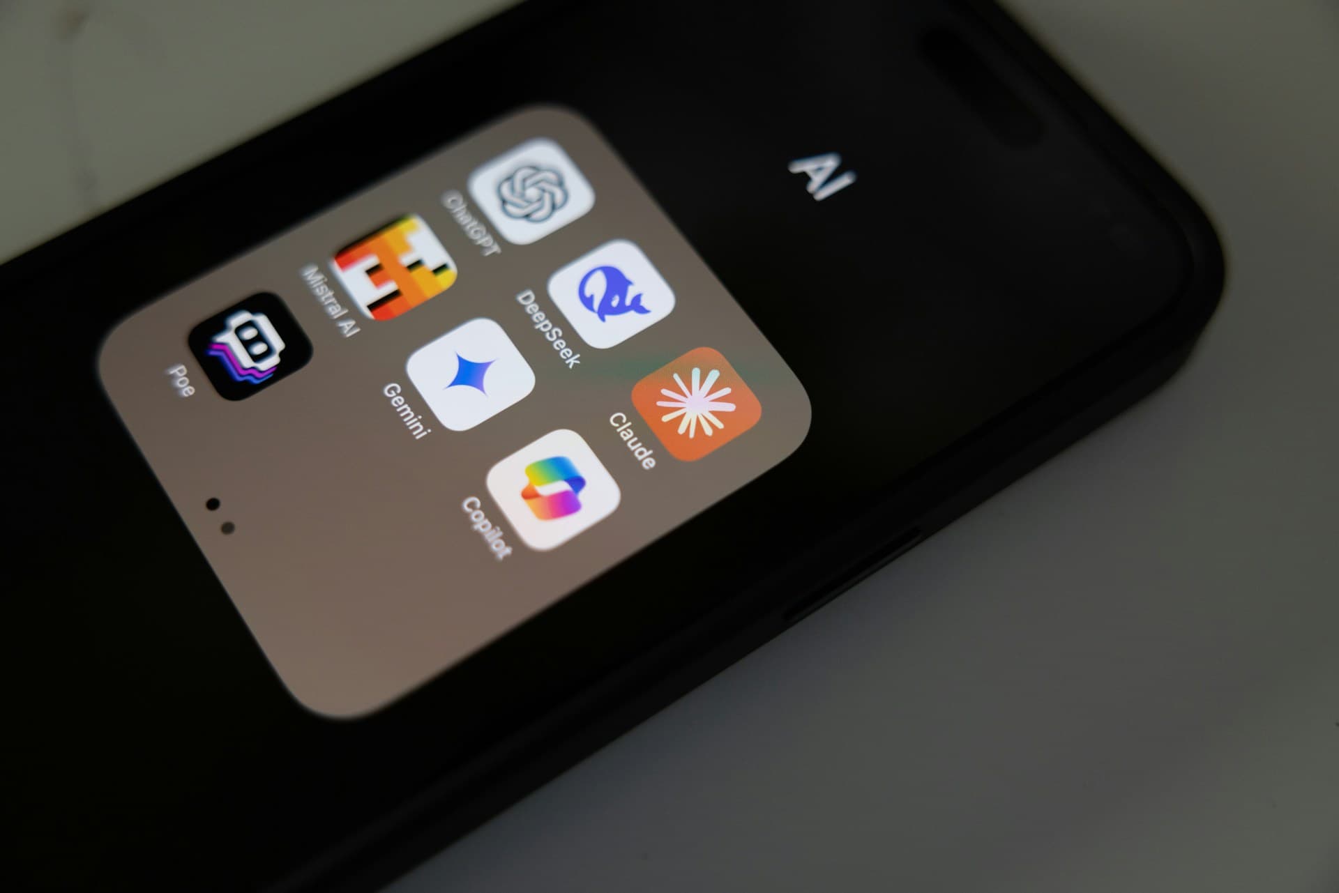 ChatGPT利用統計とビジネス活用実態【2024-2025年版】ユーザー数3.5億人・企業導入率65%の現状