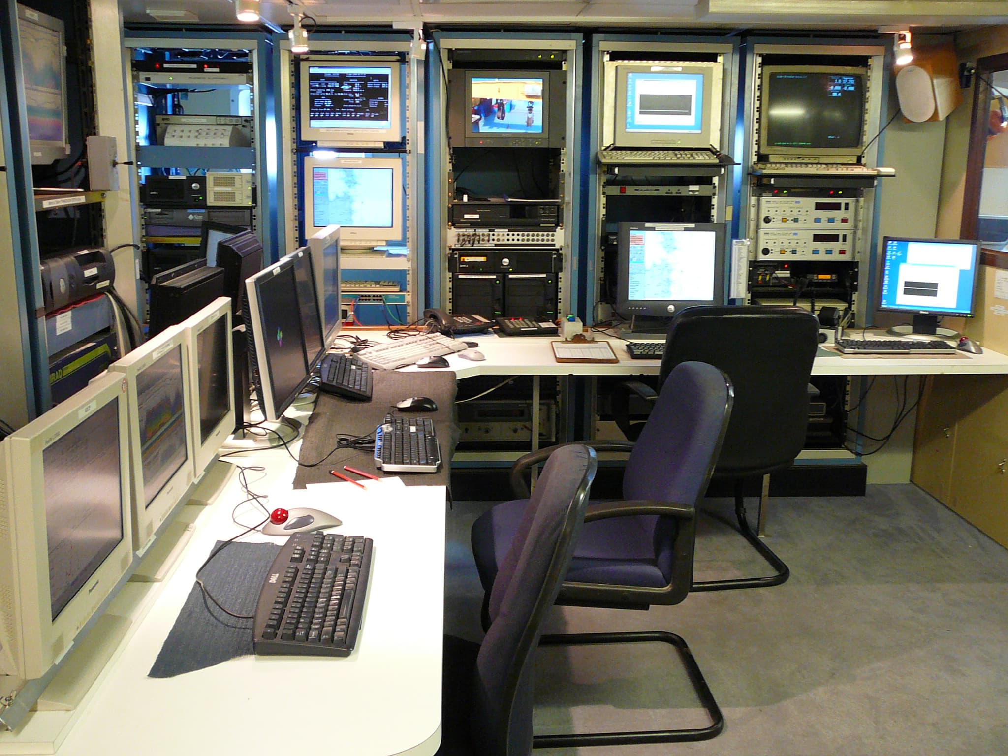 ITエンジニア転職市場と年収統計【2024-2025年版】平均年収598万円・求人倍率10.09倍の実態